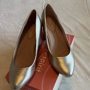 Easy Spirit Metallic Silver Loafers